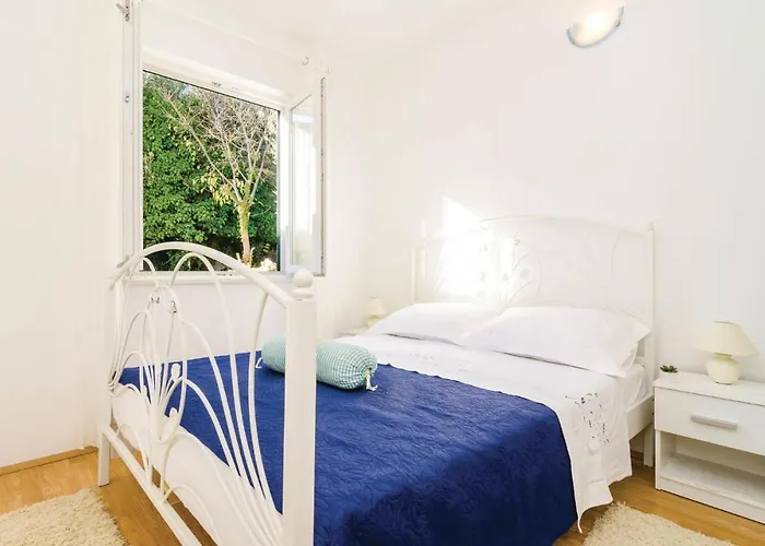 Two-bedroom In 公寓