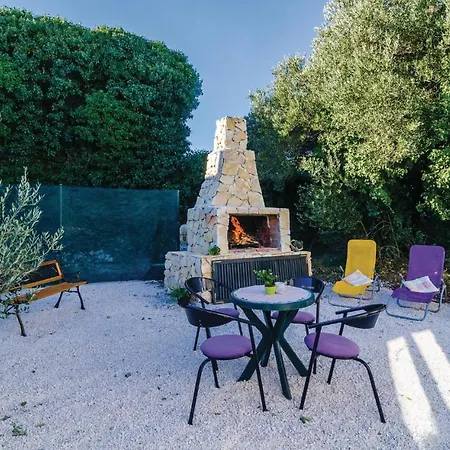 Διαμέρισμα 2 Bedroom Cozy In