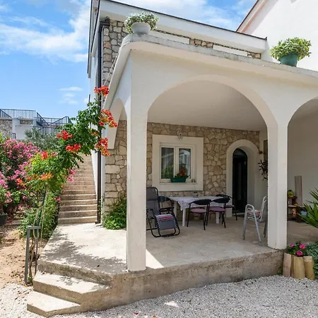 Διαμέρισμα 2 Bedroom Cozy In *