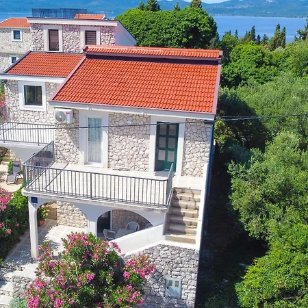 דירה Two-bedroom In